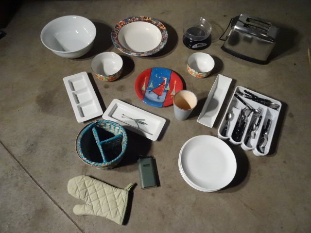 lot 143 image: Large lot of kitchen ware. Dishes. ...