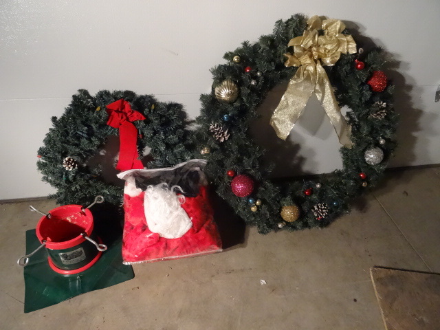 lot 147 image: Full santa outfit. Used once. 24 l...