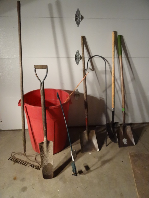 lot 149 image: Garbage can. Shoves. Rake. Sheperds...