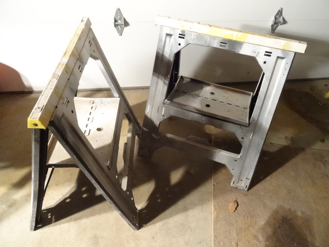 lot 157 image: 2 fold up saw horses. 1000 lb per p...