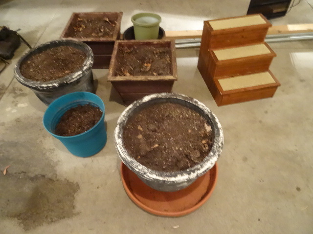 lot 160 image: Misc flower pots with dirt. 3 step ...