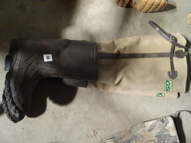 lot 163 image: Gander Mountain Size 10 waders...