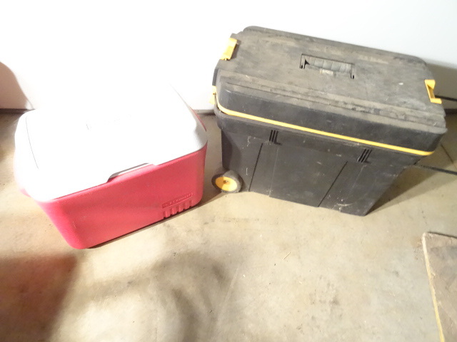lot 169 image: Rubbermaid cooler. Rolling tool tot...