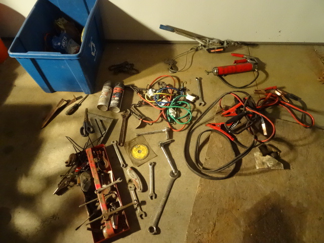 lot 173 image: Tote of misc. 2 Jumper cables. Grea...