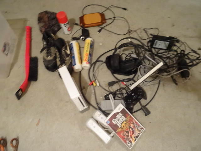 lot 180 image: Sony wireless head phones. Web came...