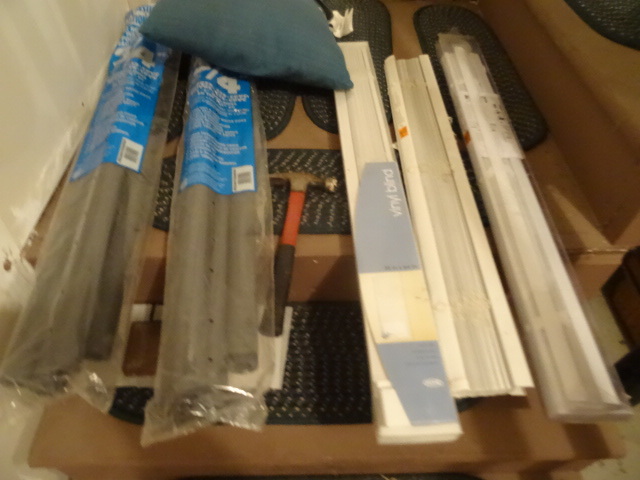 lot 183 image: 35 window blinds. Qty 3. Throw pil...