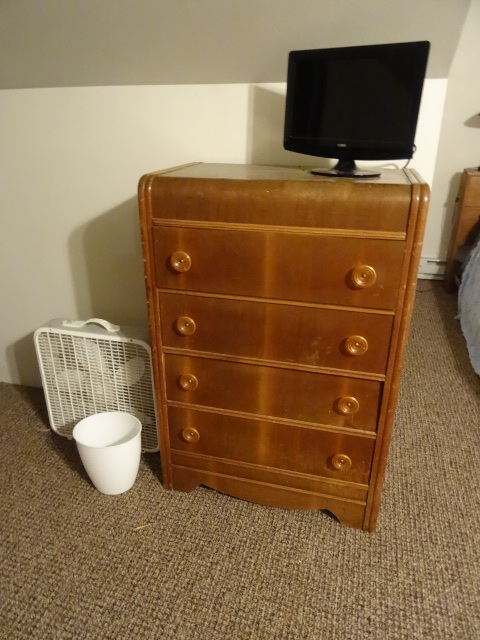lot 195 image: Vintage 4 drawer dresser. 30 x 18 x...