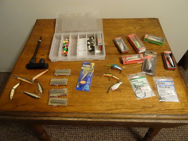 lot 197 image: Misc fishing tackle. Knives. Gun cl...