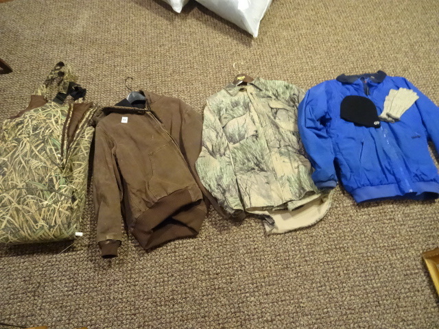 lot 199 image: Hinting bibs. Insulated jacket. Ope...
