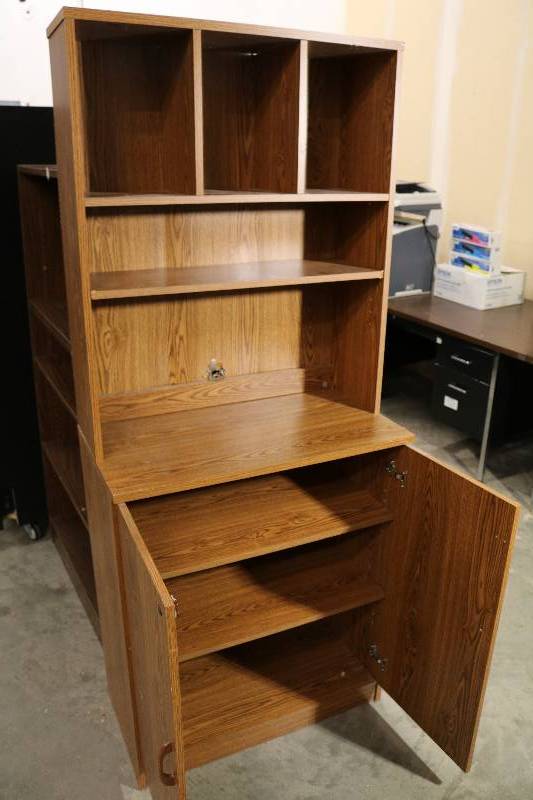 Utility Cabinet wHutch
