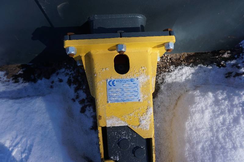 Mustang Brand Model SBK250 Universal Mount Bobcat Skid Loader Skid Steer Hydraulic Jack Hammer Attachment