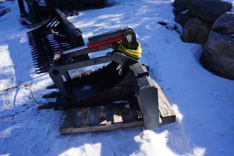 Universal Mount Bobcat Skid Loader Skid Steer Stump Grapple Bucket