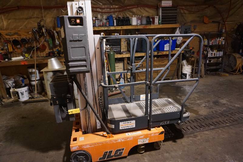 2005 JLG 12 SP Push Around Stock Picker Lift