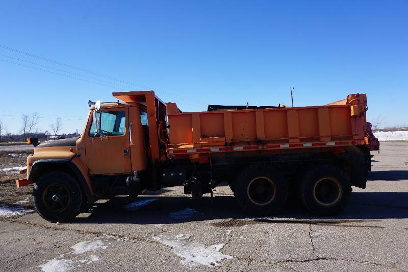 1986 International S1900 Tandem Axle DumpPlow Truck