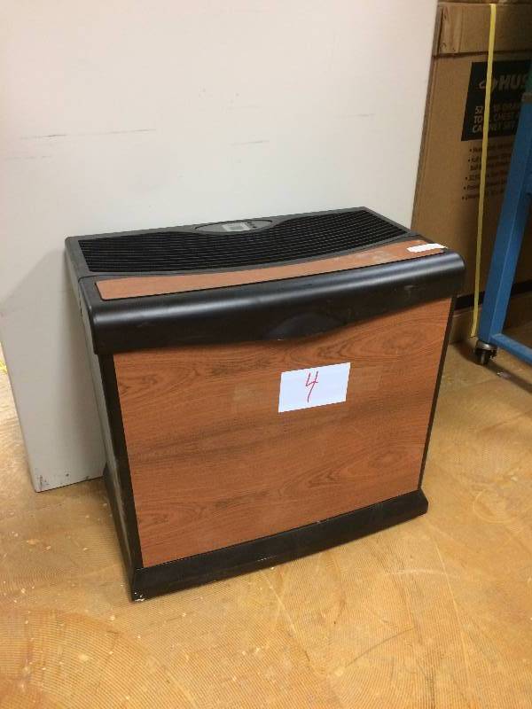 lot 4 image: Aircare Humidifier