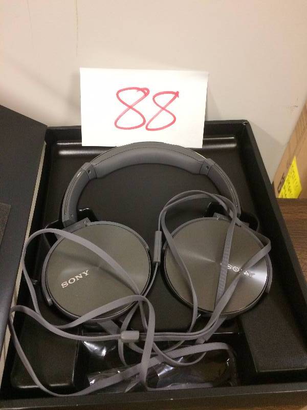 lot 88 image: Sony MDR-XB950AP Stereo Headphones