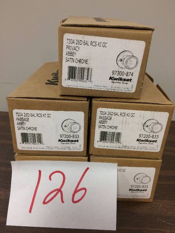 lot 126 image: Lot of 5 Kwikset Abbey Satin Chrome BedBath Knob