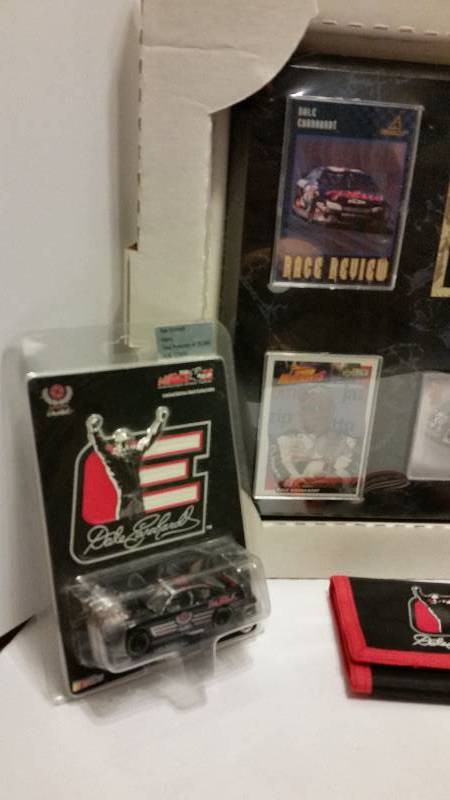 lot 162 image: Large Lot of Dale Earnhardt Memorabelia - See Pictures and Description for items
