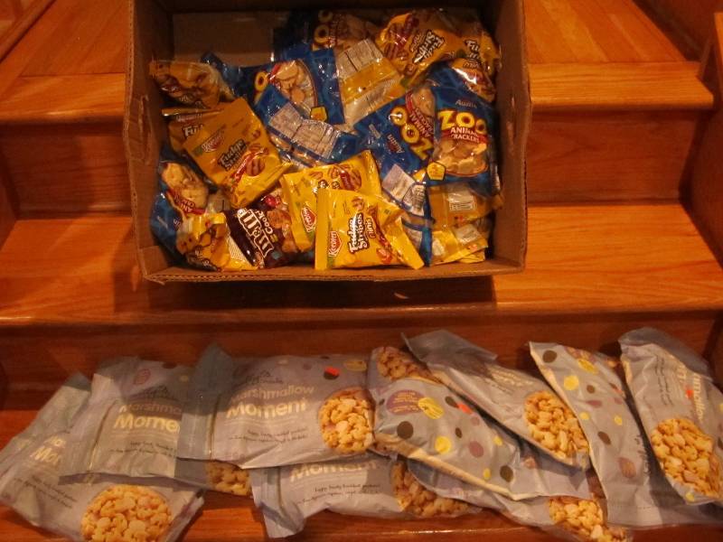 Lot of Fudge Stripes, Animal cracke...