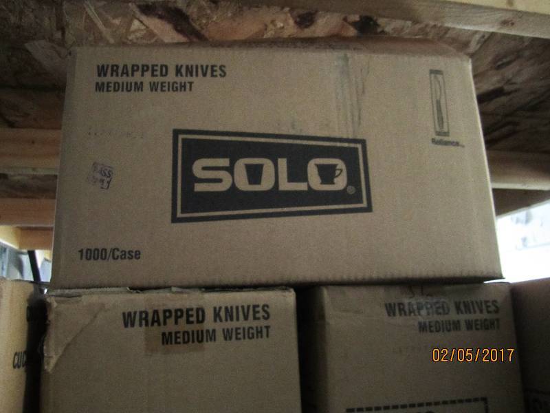 11 Cases of 1000 individually wrapped Solo plastic knives