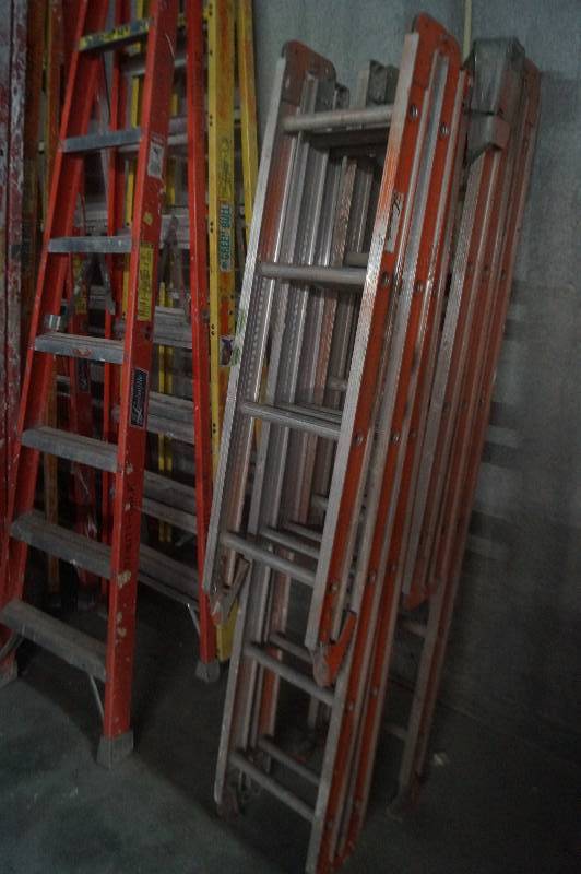 Folding ladder