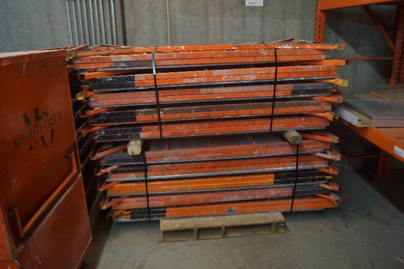 lot 19 image: Baker Style Square Tube Scaffolding