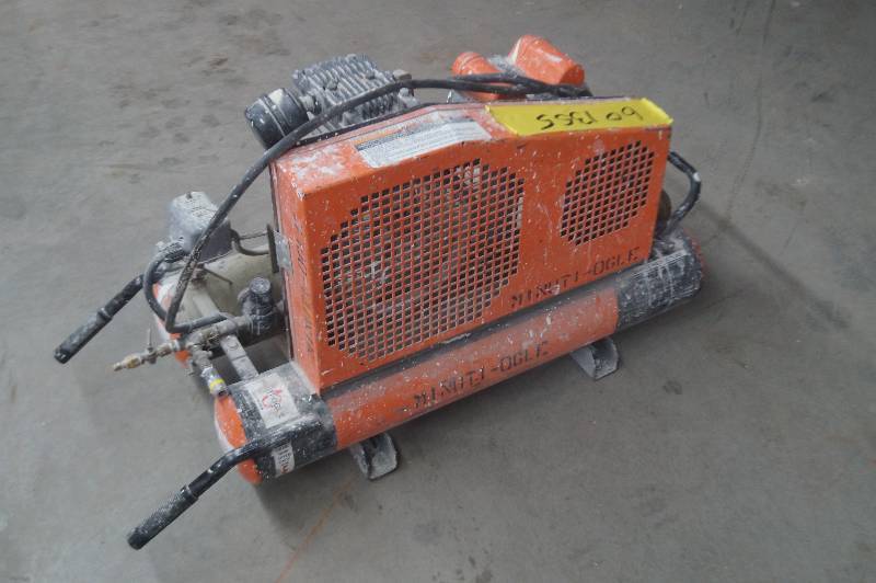lot 36 image: Air Compressor