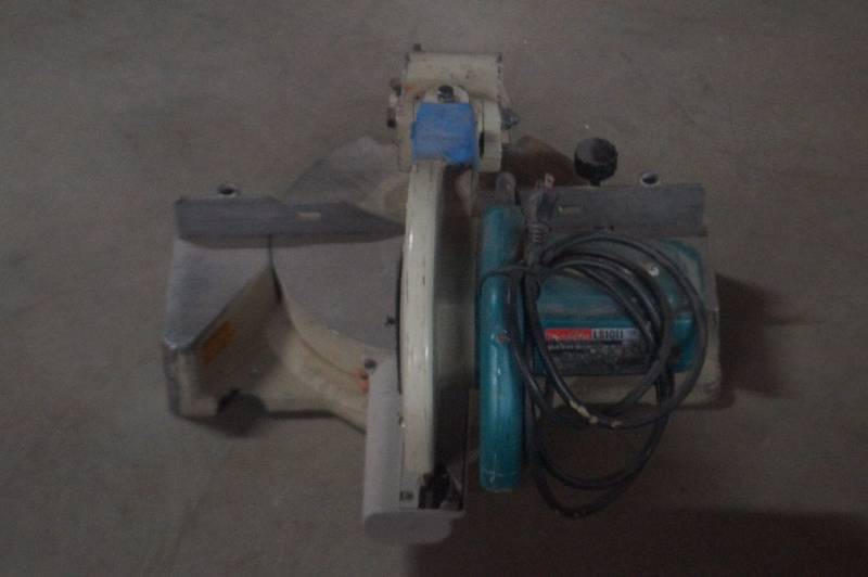 lot 49 image: Makita Miter Saw