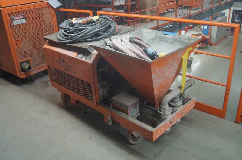 lot 62 image: White Sunspray Fireproofing Mud Pump
