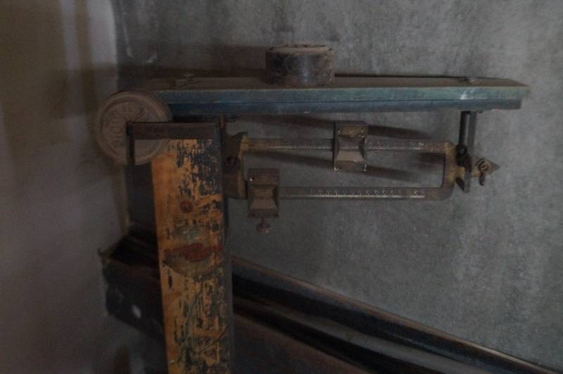 lot 87 image: Vintage Scale