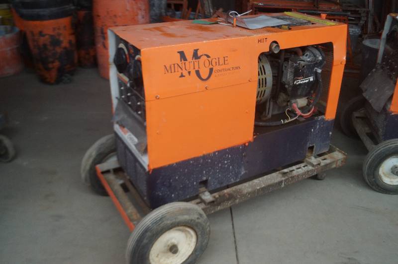 lot 90 image: Hobart Welder Generator
