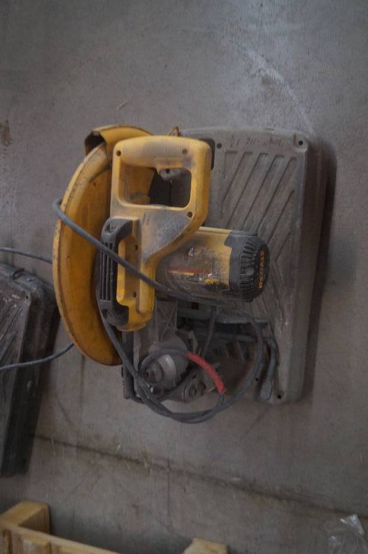 lot 225 image: DeWalt Chop Saw