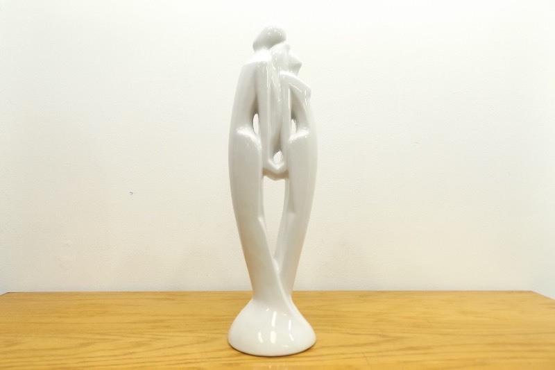 Vintage Art Deco 20.5 Rendezvous Lovers Porcelaine Statue
