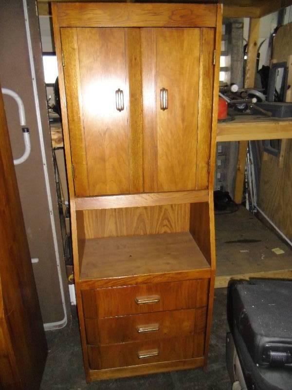 Maple Hutch