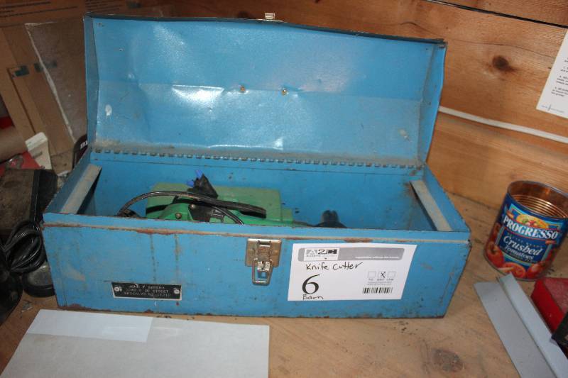 lot 6 image: Hitachi 12in. Cordless Knife Cutter