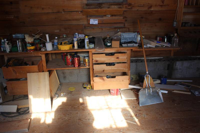 lot 21 image: Bench Lot of Tools Includes Dremel, Bits, Mini Vice, And More