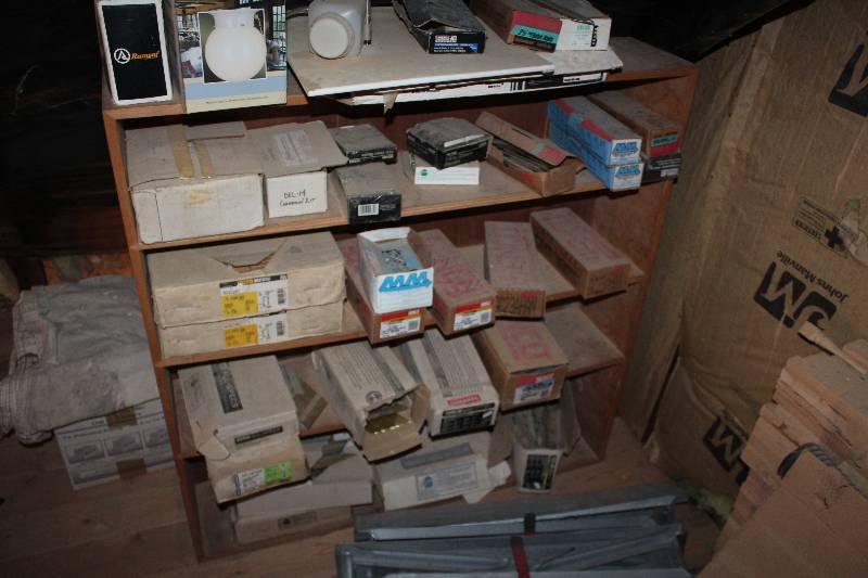 lot 26 image: Hardware, Wood