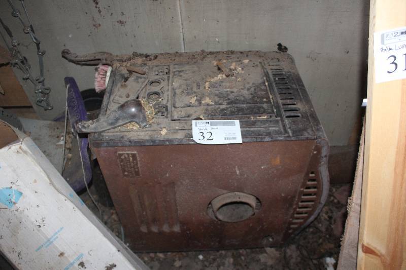 lot 32 image: Stove