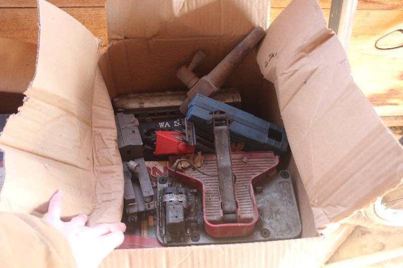 lot 50 image: Box Lot of Scale Toy Trains