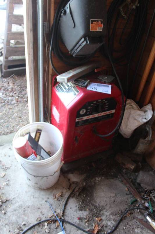 lot 58 image: Lincoln Electric AC-225 Arc Welder