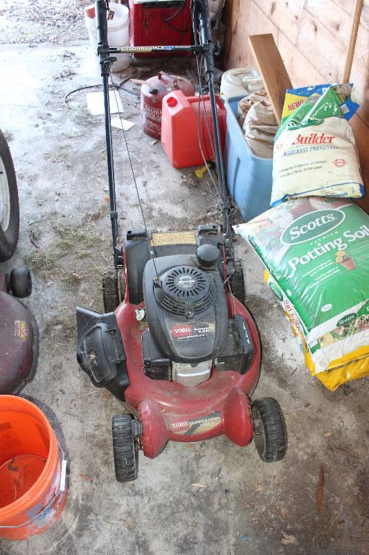 lot 60 image: Toro Super Bagger Gas Push Lawn Mower