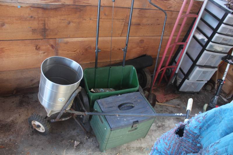 lot 91 image: Wall Lot Includes Yard Spreaders
