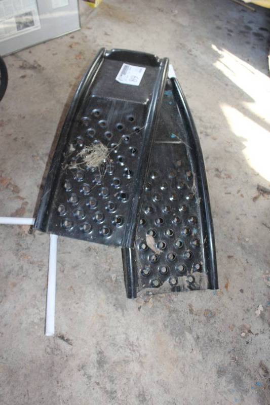 lot 89 image: Car Ramps Pair
