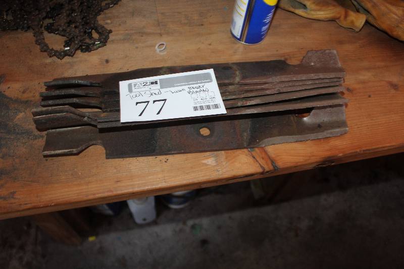 lot 77 image: Lawn Mower Blades