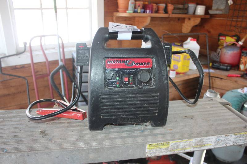 lot 97 image: Instant Power 12VDC Battery Charger