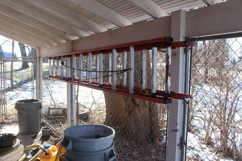 lot 94 image: Werner 24ft. 300lbs. Extra Heavy Duty Professional Fiberglass Ladder