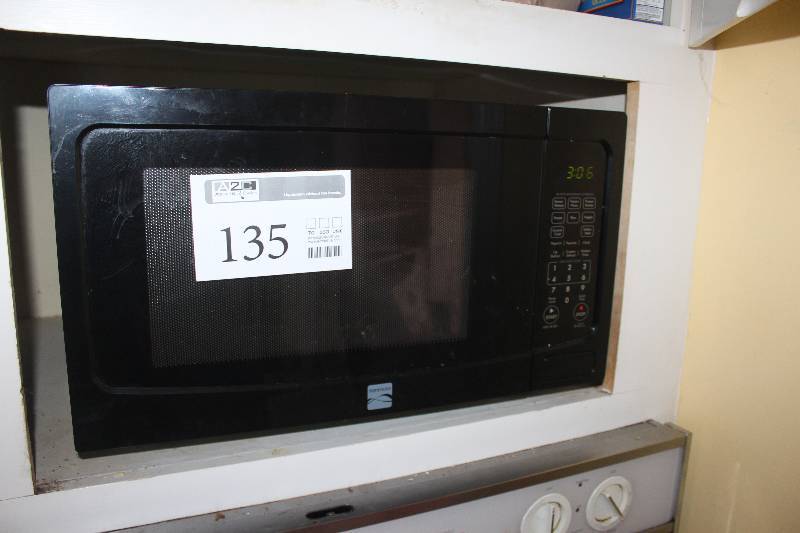 lot 135 image: Kenmore Microwave