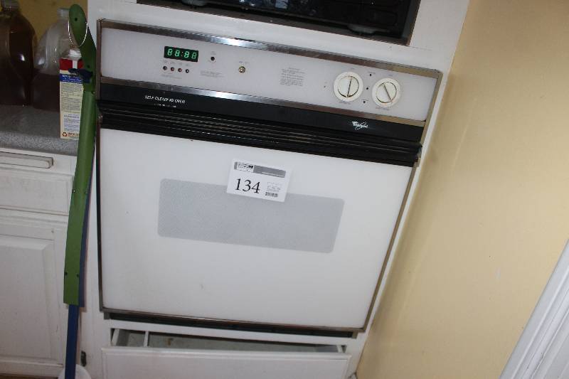 lot 134 image: Whirlpool Self Cleaning Oven
