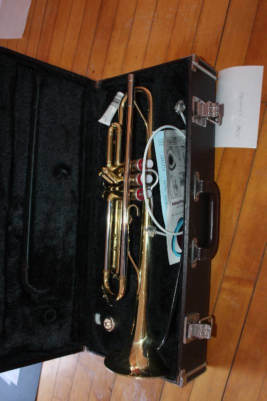 lot 127 image: Trumpet w Case, Instructions