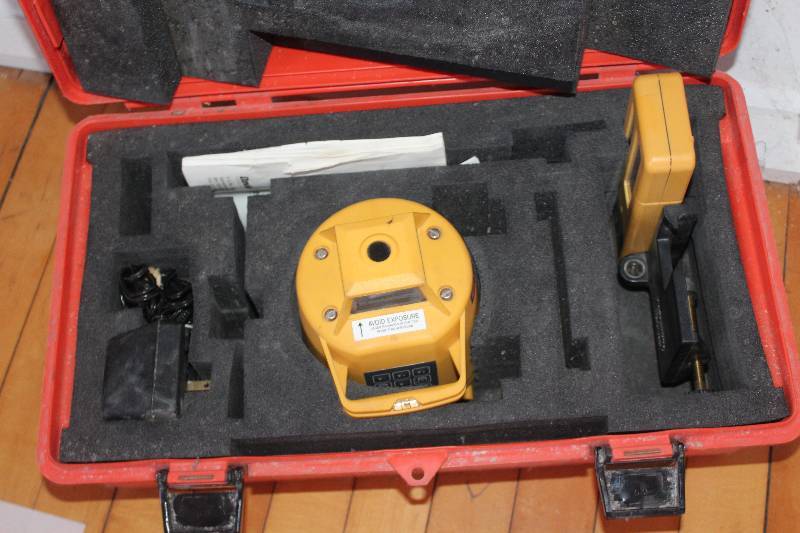 lot 124 image: David White Auto-Laser Level w Case